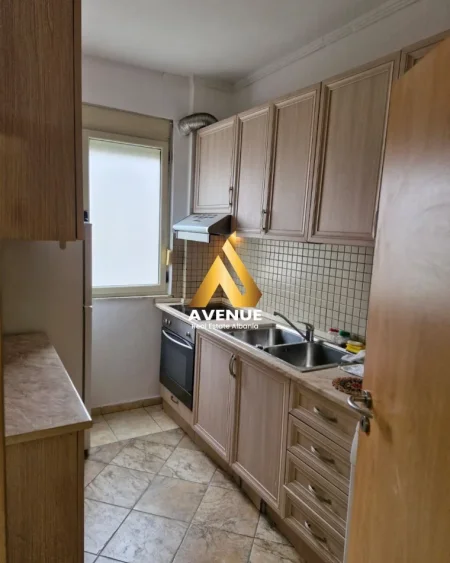 Tirane, jepet me qera apartament 2+1+Ballkon Kati 5, 106 m² 750 € (Rruga e Kosovareve)