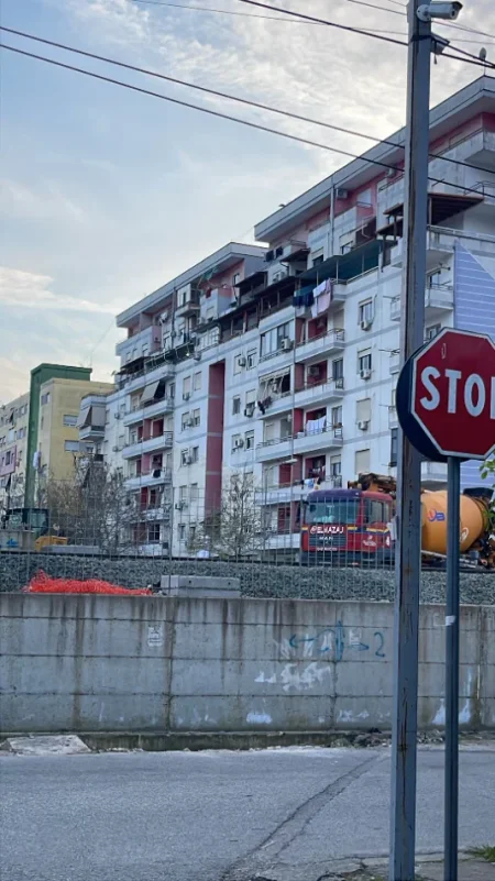 Tirane, shitet nga Pronari, pa-komision apartament 2+1+Aneks+Ballkon Kati 6, 92 m² 135.000 € (kthesa e kamzes)