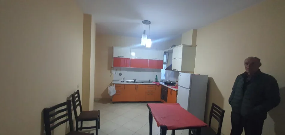 Tirane, shitet nga Pronari, pa-komision apartament 2+1+Aneks+Ballkon Kati 6, 92 m² 135.000 € (kthesa e kamzes)