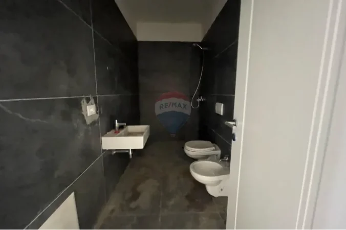 Tirane, shitet apartament , 147 m² 265.000 € 