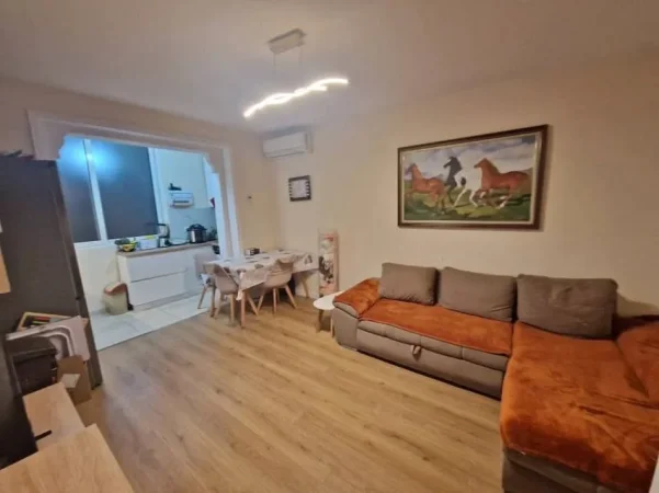 Tirane, shitet nga Pronari, pa-komision apartament 1+1+Ballkon Kati 4, 49 m² 120.000 € (Perballe Harry Fultz)
