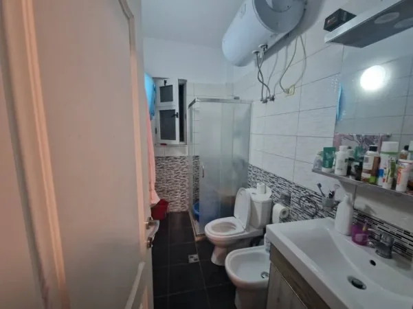 Tirane, shitet nga Pronari, pa-komision apartament 1+1+Ballkon Kati 4, 49 m² 120.000 € (Perballe Harry Fultz)