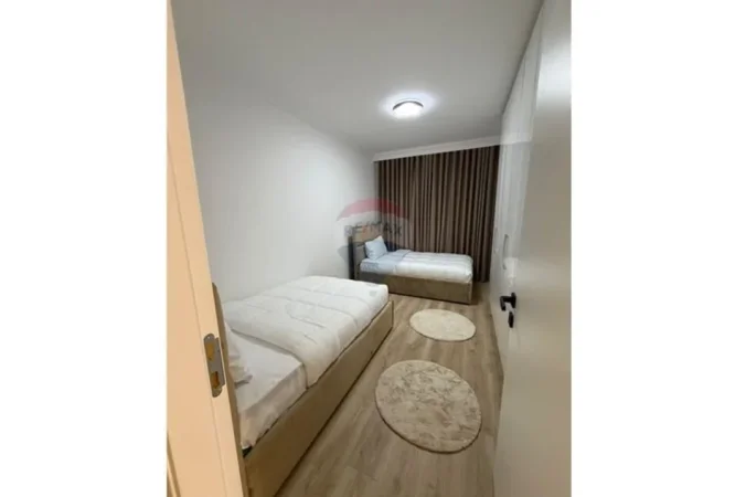 Tirane, jepet me qera apartament 2+1 , 104 m² 700 € (Rruga Xhenfize Keko)