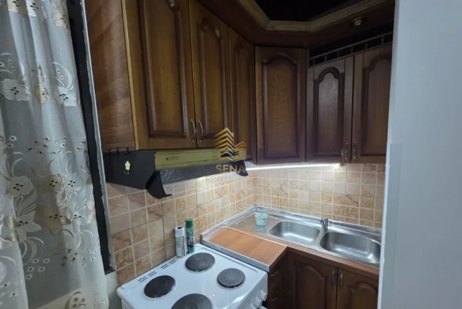 Tirane, jepet me qera apartament 1+1 Kati 3, 75 m² 400 € (Varri i Bamit)