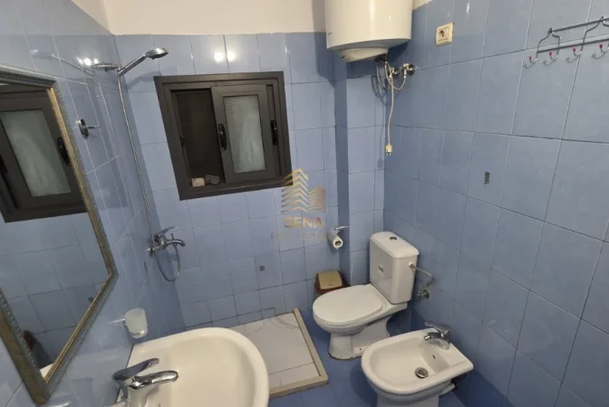 Tirane, jepet me qera apartament 1+1 Kati 3, 75 m² 400 € (Varri i Bamit)
