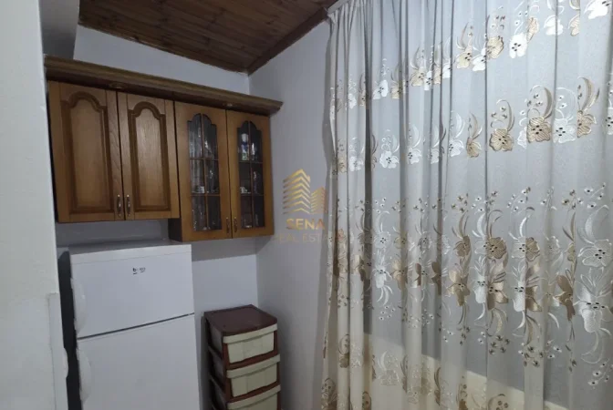 Tirane, jepet me qera apartament 1+1 Kati 3, 75 m² 400 € (Varri i Bamit)