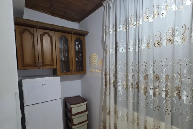 Tirane, jepet me qera apartament 1+1 Kati 3, 75 m² 400 € (Varri i Bamit)