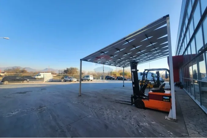 Tirane, jepet me qera magazine , 2.700 m² 