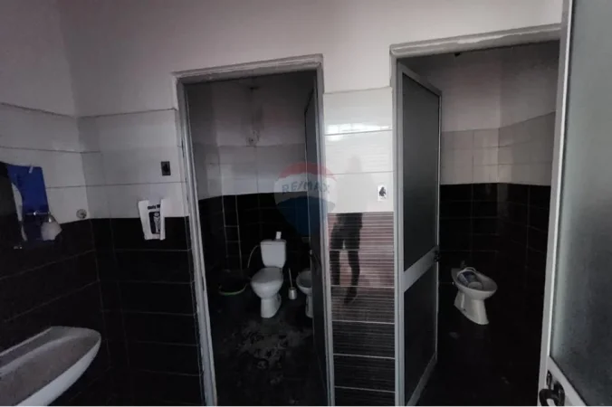 Tirane, jepet me qera magazine , 2.700 m² 