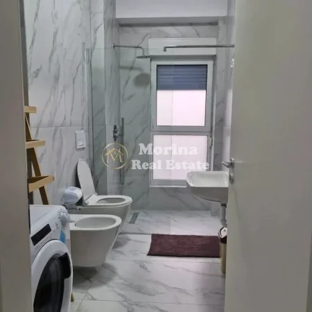 Tirane, jepet me qera apartament 1+1 Kati 6, 50 m² 450 € (Ali Demi)