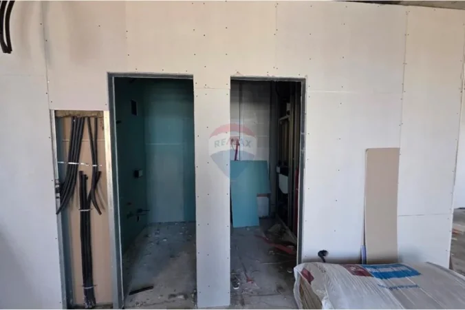 Tirane, jepet me qera dyqan , 196 m² 3.500 € 