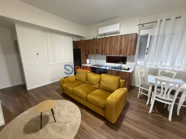 Tirane, jepet me qera apartament 2+1 , 90 m² 850 € (Kopshti Zoologjik)