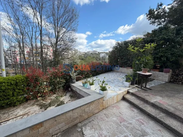 Tirane, jepet me qera apartament 2+1 , 90 m² 850 € (Kopshti Zoologjik)