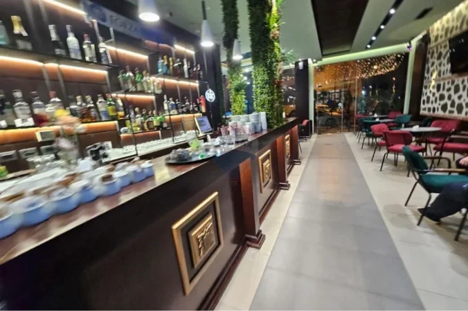 Tirane, shitet bar-kafe , 103 m² 290.000 € 