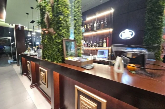 Tirane, shitet bar-kafe , 103 m² 290.000 € 