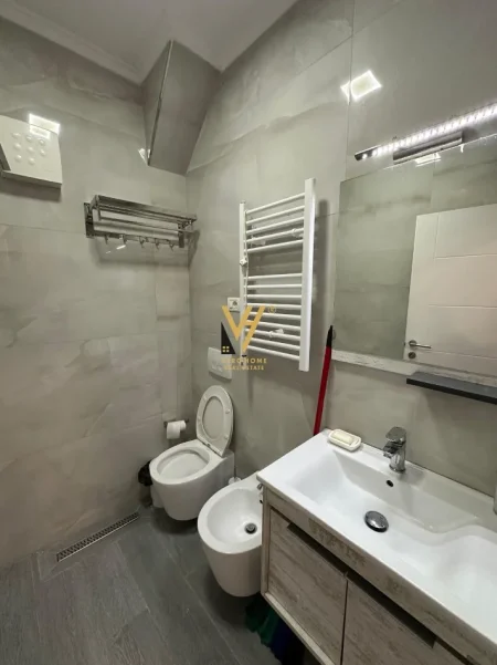 Tirane, jepet me qera apartament 1+1+Ballkon Kati 2, 63 m² 520 € (BRRYL)