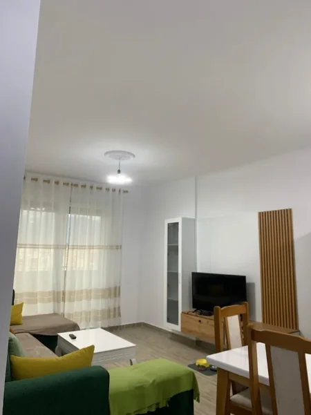 Tirane, jepet me qera apartament 1+1+Aneks+Ballkon Kati 5, 72 m² 550 € (yzberisht , misto mame)