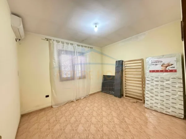 Tirane, jepet me qera shtepi 2+1 Kati 1, 114 m² 450 € 