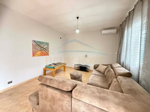 Tirane, jepet me qera shtepi 2+1 Kati 1, 114 m² 450 € 