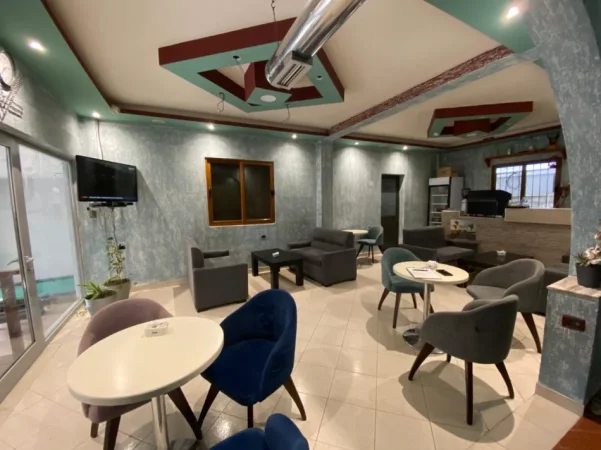 Tirane, jepet me qera bar-resorant Kati 1, 167 m² 600 € (Paskuqan)