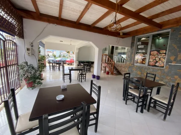Tirane, jepet me qera bar-resorant Kati 1, 167 m² 600 € (Paskuqan)