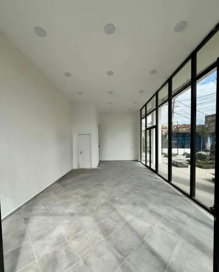 Tirane, jepet me qera ambjent biznesi Kati 0, 45 m² 700 € (HOXHA TAHSIM)