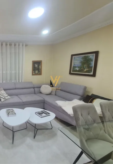 Tirane, jepet me qera apartament 1+1+Ballkon Kati 3, 63 m² 600 € (VASIL SHANTO)