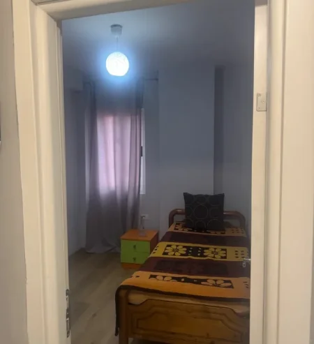 Tirane, jepet me qera apartament 3+1 Kati 3, 90 m² 550 € (Liqeni i Thate)