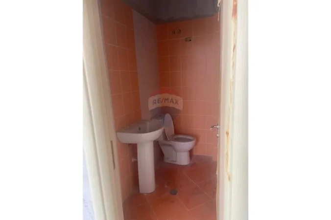 Vlore, jepet me qera dyqan Kati 1, 130 m² 836 € (Rruga Hasan Kushta, Albano Romina, Vlorë)