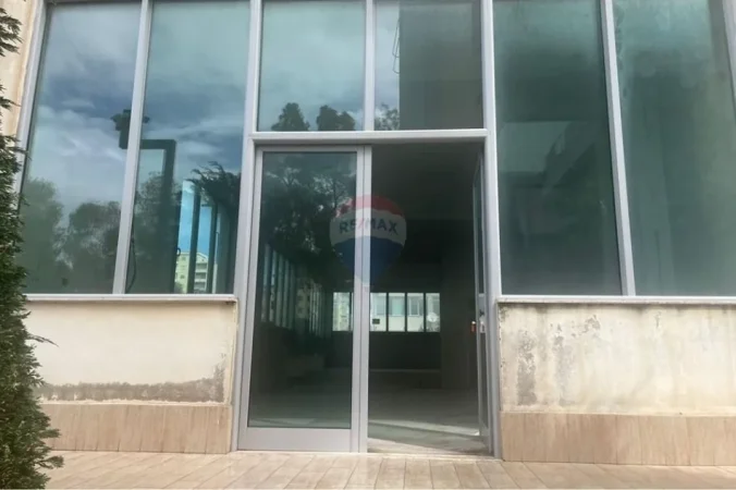 Vlore, jepet me qera dyqan Kati 1, 130 m² 836 € (Rruga Hasan Kushta, Albano Romina, Vlorë)