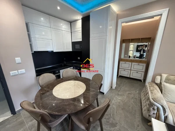 Vlore, jepet me qera apartament 1+1+Ballkon Kati 2, 70 m² 600 € (Rruga Dhimitër Konomi)