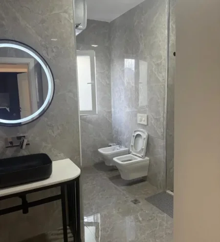 Tirane, jepet me qera Vile 2+1 Kati 3, 120 m² 700 € (TEG)