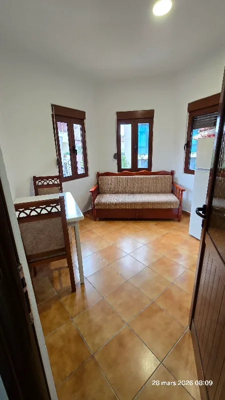 Tirane, jepet me qera apartament 1+1+Ballkon Kati 3, 350 € (Rruga 5 maji tirane)