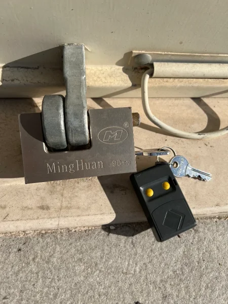 Tirane, jepet me qera magazine Kati 0, 110 m² 290 € 