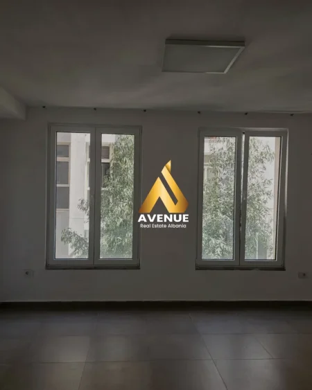 Tirane, jepet me qera ambjent biznesi Kati 2, 74 m² 1.250 € 