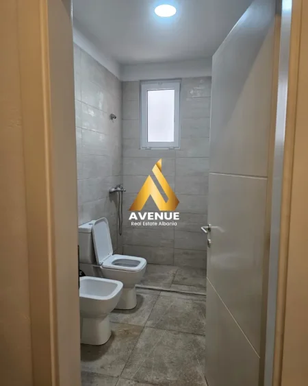 Tirane, jepet me qera ambjent biznesi Kati 2, 74 m² 1.250 € 