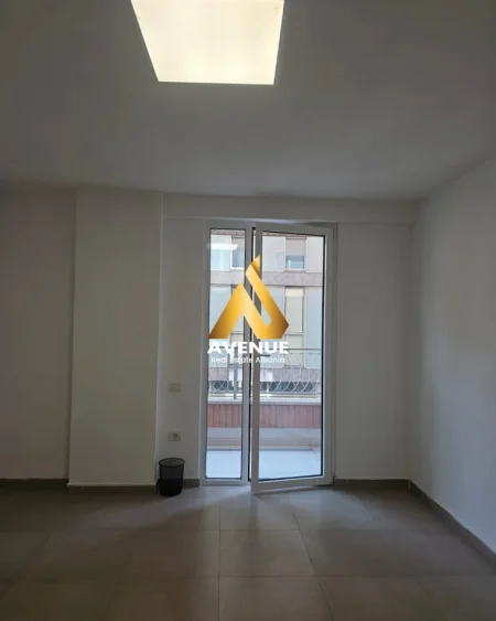Tirane, jepet me qera ambjent biznesi Kati 2, 74 m² 1.250 € 