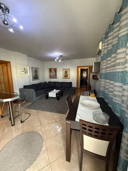 Tirane, shitet apartament Kati 4, 95 m² 170.000 € (Rruga Irfan Tomini, tek Parku)