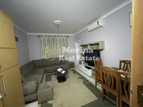 Tirane, jepet me qera apartament 1+1 Kati 4, 74 m² 450 € (Pallatet E Verdha)