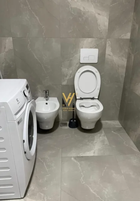 Tirane, jepet me qera apartament 2+1+Ballkon Kati 5, 108 m² 670 € (RRUGA E KAVAJES)