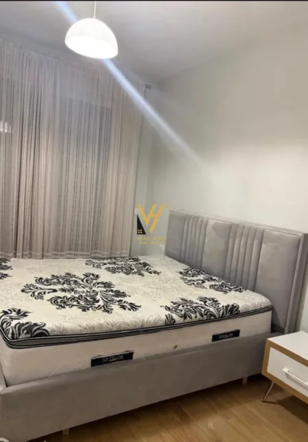 Tirane, jepet me qera apartament 2+1+Ballkon Kati 5, 108 m² 670 € (RRUGA E KAVAJES)