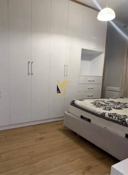 Tirane, jepet me qera apartament 2+1+Ballkon Kati 5, 108 m² 670 € (RRUGA E KAVAJES)