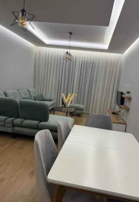 Tirane, jepet me qera apartament 2+1+Ballkon Kati 5, 108 m² 670 € (RRUGA E KAVAJES)