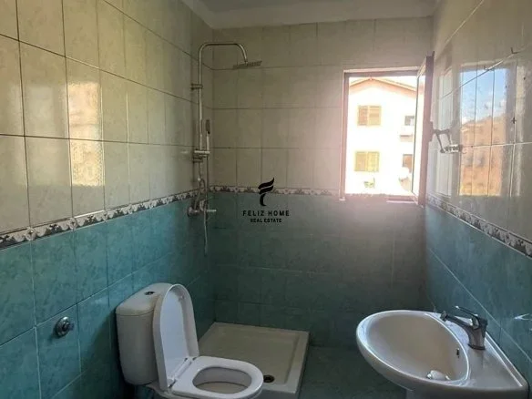 Tirane, jepet me qera zyre Kati 5, 62 m² 400 € (PAZARI I RI)