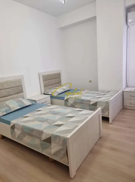 Tirane, jepet me qera apartament 2+1 Kati 7, 100 m² 700 € (ISH STACIONI TRENIT)