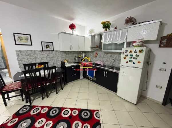 Vlore, shitet apartament 2+1+Ballkon Kati 7, 83 m² 135.000 € (Rruga Çajupi, Vlorë)