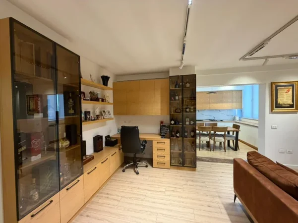 Tirane, jepet me qera apartament 2+1 Kati 6, 120 m² 1.200 € (STADIUMI DINAMO)