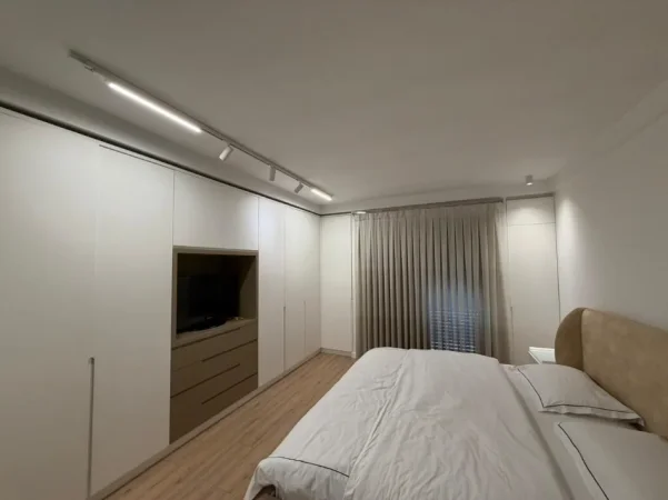 Tirane, jepet me qera apartament 2+1 Kati 6, 120 m² 1.200 € (STADIUMI DINAMO)