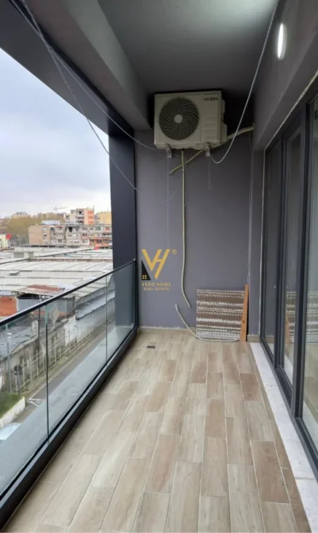 Tirane, jepet me qera apartament 2+1+Ballkon Kati 12, 78 m² 700 € (5 MAJI)