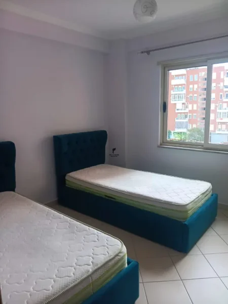 Tirane, jepet me qera apartament 2+1 Kati 3, 85 m² 550 € (BULEVARDI ZOGU 1)